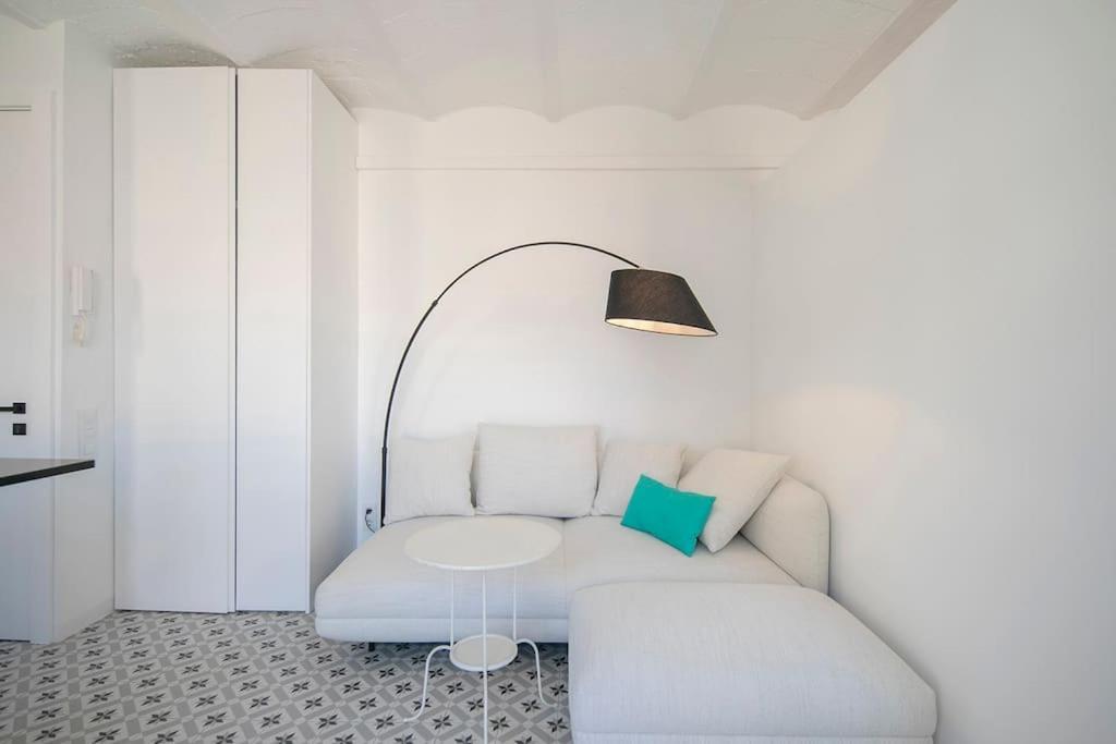 Awesome Stylish Flat Barceloneta *